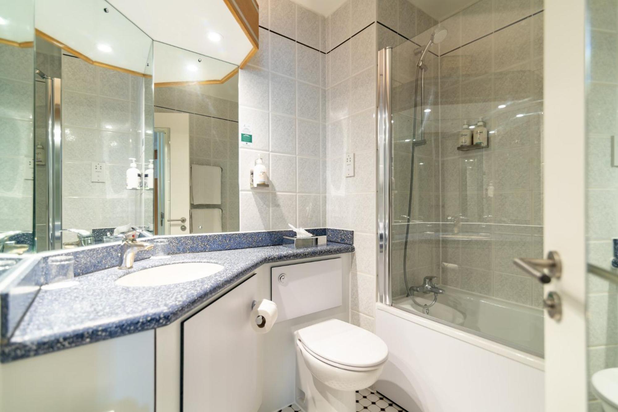 Holiday Inn Ashford - North A20 By Ihg Zewnętrze zdjęcie